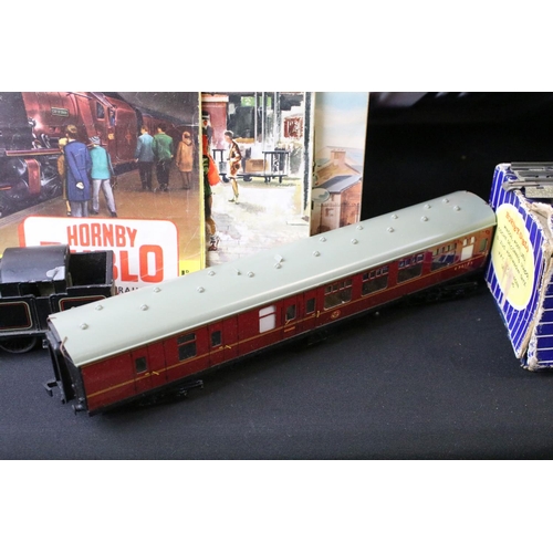 59 - Collection of Hornby Dublo 3 rail model railway to include locomotives, boxed & unboxed rolling stoc... 