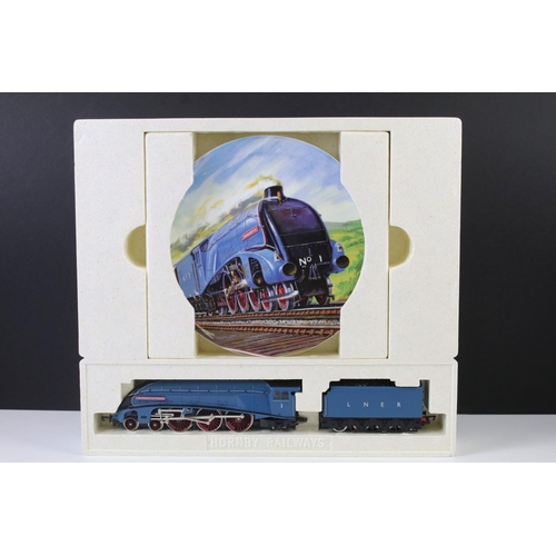 6 - Two boxed Hornby OO gauge locomotive sets to include R649 LNER 4-6-2 Sir Ronald Matthews Class A4 Ti... 