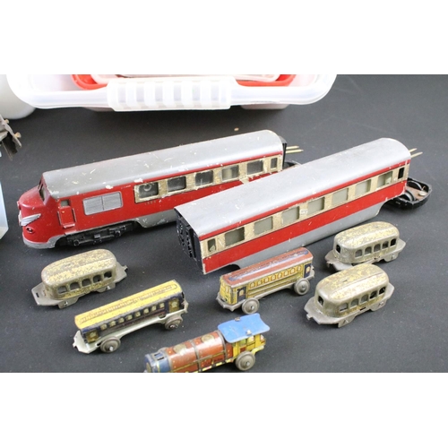 60 - Quantity of various model railway to include TTR locomotive, Hornby Dublo track, Hornby OO gauge Tho... 