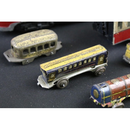 60 - Quantity of various model railway to include TTR locomotive, Hornby Dublo track, Hornby OO gauge Tho... 