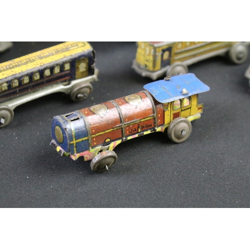 60 - Quantity of various model railway to include TTR locomotive, Hornby Dublo track, Hornby OO gauge Tho... 