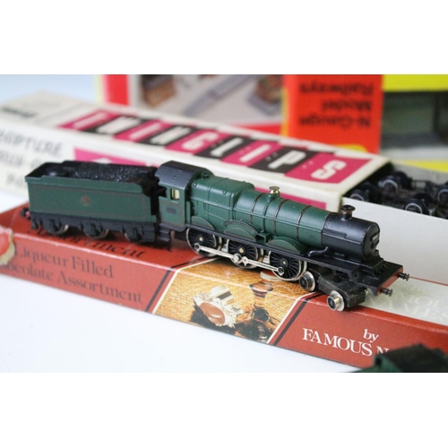 63 - Collection of N gauge model railway to include 5 x boxed/cased locomotives featuring 2 x Hornby Mini... 