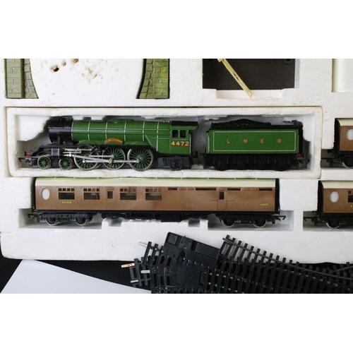 69 - Quantity of OO gauge model railway to include boxed Hornby R176 Flying Scotsman train set, boxed Tri... 