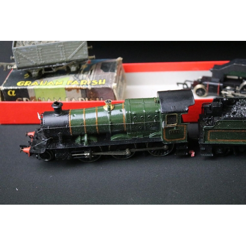 72 - Quantity of OO / HO gauge model railway to include locomotives, rolling stock, trackside buildings a... 