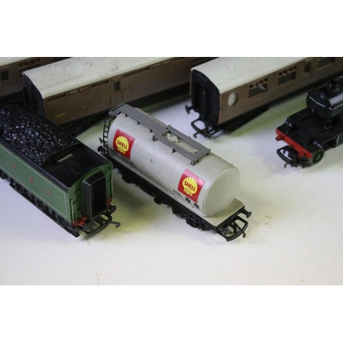 75 - Group of Hornby OO gauge model railway to include Flying Scotsman locomotive, 4 x items of rolling s... 