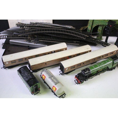 75 - Group of Hornby OO gauge model railway to include Flying Scotsman locomotive, 4 x items of rolling s... 