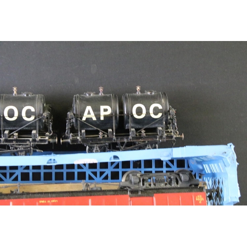 76 - Collection of kit built O gauge model railway to include 0-8-4 locomotive in black and 9 x items of ... 