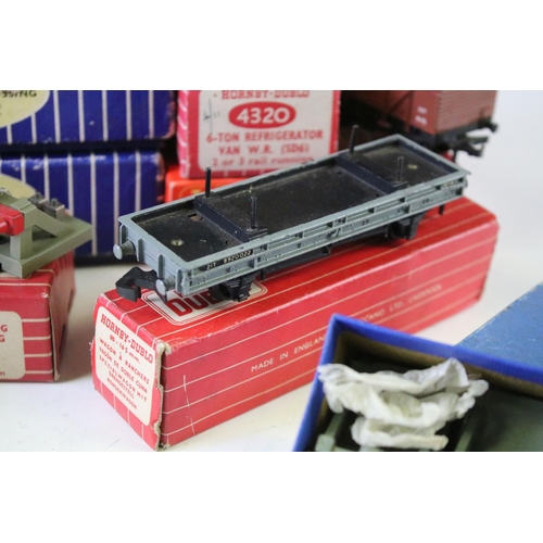 77 - 11 Boxed Hornby Dublo accessories to include 2 x D1 Level Crossing, 7 x items of rolling stock featu... 