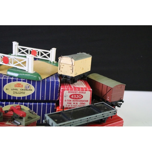 77 - 11 Boxed Hornby Dublo accessories to include 2 x D1 Level Crossing, 7 x items of rolling stock featu... 