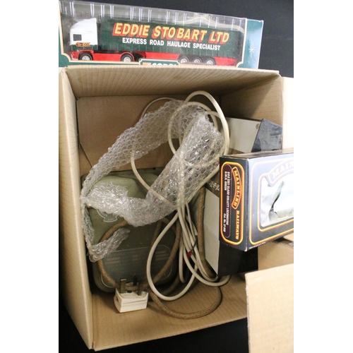 78 - Quantity of OO gauge model railway to include boxed Palitoy Mainline 37058 0-6-0 2251 Class Collett ... 