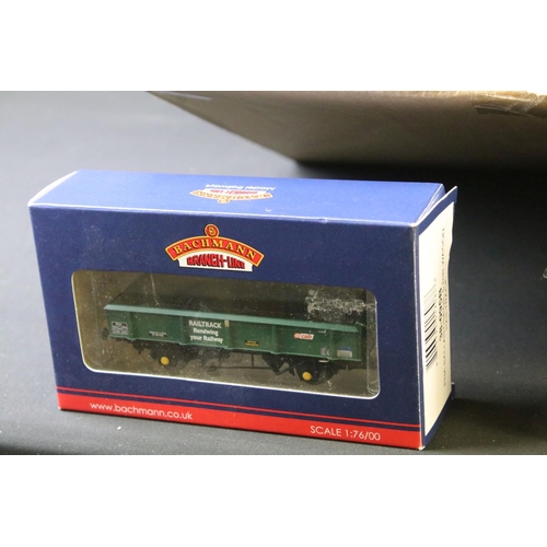 79 - Quantity of OO / HO gauge model railway to include 19 x boxed items of rolling stock featuring 14 x ... 