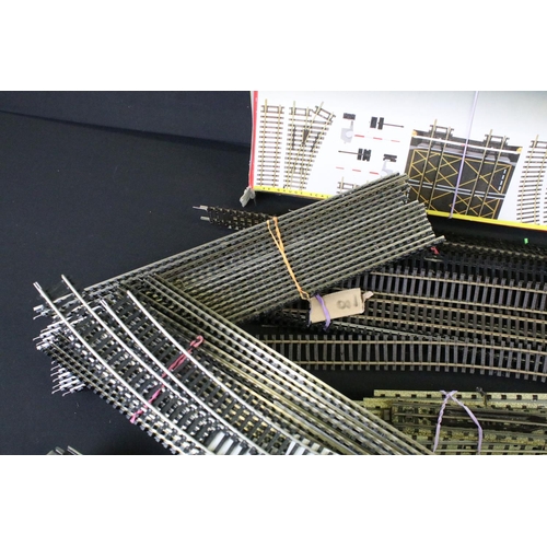 83 - Quantity of OO / Hornby Dublo track to include 10 x boxed Hornby R8072, 13 x boxed Hornby R8073 and ... 