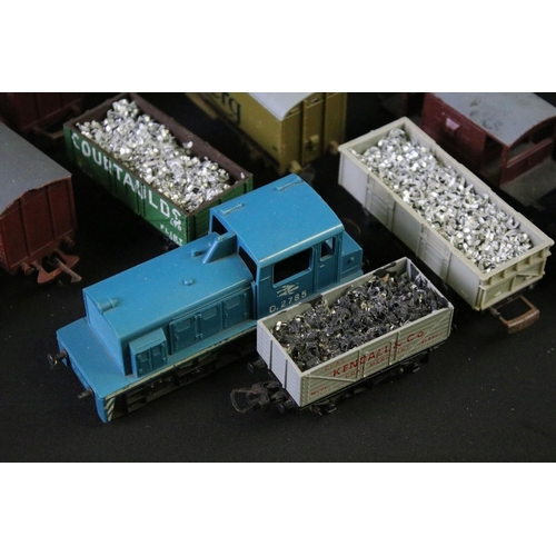 87 - Quantity of OO gauge model railway to include 3 x locomotives featuring Lima 0-6-0 4683 LMS in maroo... 