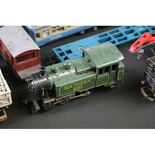 87 - Quantity of OO gauge model railway to include 3 x locomotives featuring Lima 0-6-0 4683 LMS in maroo... 