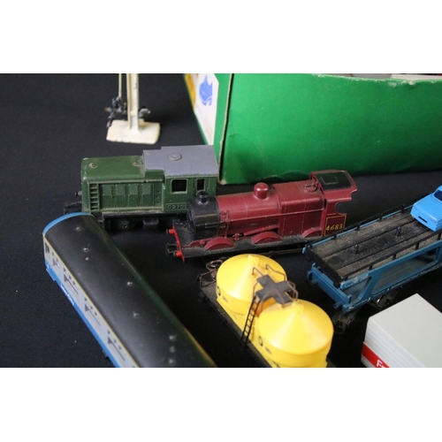 87 - Quantity of OO gauge model railway to include 3 x locomotives featuring Lima 0-6-0 4683 LMS in maroo... 