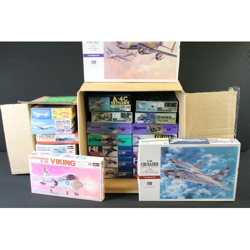 404 - 23 Boxed & unbuilt Hasegawa plastic model kits to include 17 x 1/72, 4 x 1/48 & 2 x 1/200 featuring ... 