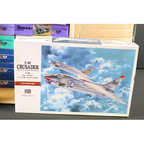 404 - 23 Boxed & unbuilt Hasegawa plastic model kits to include 17 x 1/72, 4 x 1/48 & 2 x 1/200 featuring ... 