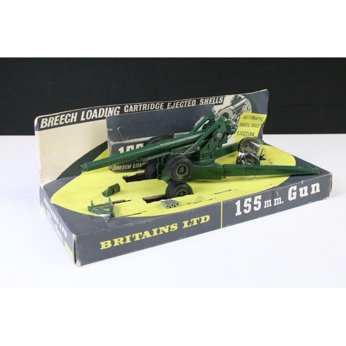 429 - Boxed Britains 9745 155mm Gun diecast model, with 1 x trail spade, three shells, with original inter... 