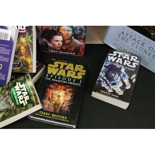 636 - Star Wars - Large collection of Star Wars books featuring hardback & paperback examples to include T... 