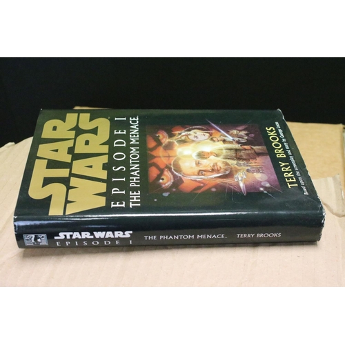 636 - Star Wars - Large collection of Star Wars books featuring hardback & paperback examples to include T... 