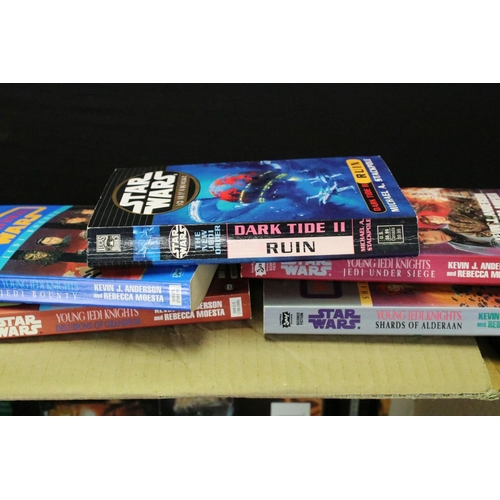 636 - Star Wars - Large collection of Star Wars books featuring hardback & paperback examples to include T... 