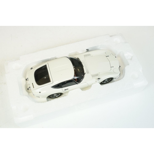 105 - Boxed 1/18 AutoArt Millennium Toyota 2000GT diecast model, diecast ex, box vg