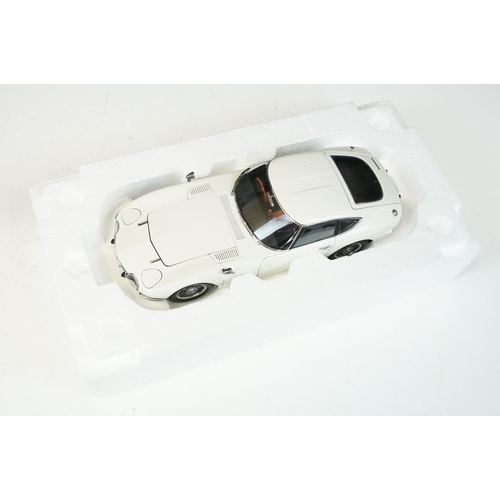 105 - Boxed 1/18 AutoArt Millennium Toyota 2000GT diecast model, diecast ex, box vg