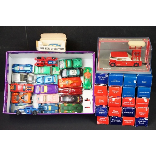 214 - Collection of boxed and unboxed diecast models to include 21 x Corgi diecast models, 1 x cased Corgi... 