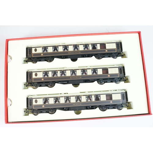 80 - Boxed Hornby OO gauge R1038 The Boxed Set Orient Express, all complete and ex, signs of discolouring... 