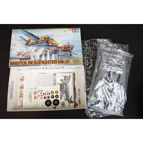 424 - 11 Boxed & unbuilt Tamiya plastic models kits to include 1/48, 1/72 and 1/100 scale models featuring... 