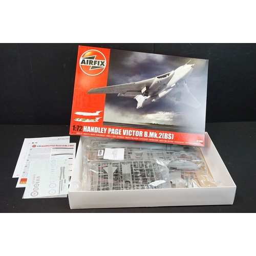 425 - 11 Boxed & unbuilt Airfix plastic models kits to include 1/72 and 1/48 scale models featuring 1/72 1... 