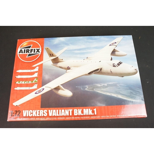 425 - 11 Boxed & unbuilt Airfix plastic models kits to include 1/72 and 1/48 scale models featuring 1/72 1... 