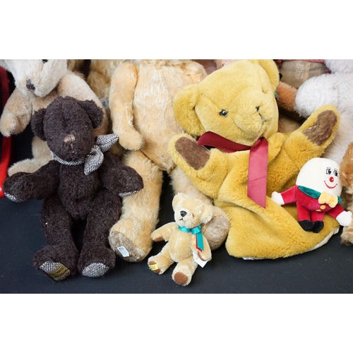 711 - Merrythought - Around 20 Merrythought teddy bears and dolls to include The Queen's Golden Jubilee be... 