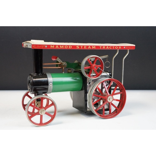 89 - Steam Engine - Boxed Mamod TE1A Steam Tractor Steam Engine, in main body green with red spoked wheel... 