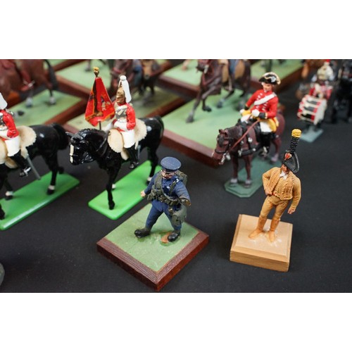 432 - Collection of various diecast and metal figures to include examples from DelPrado and Britains featu... 