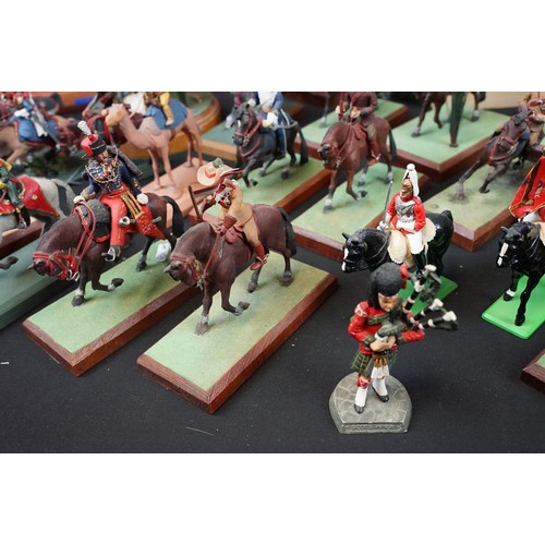 432 - Collection of various diecast and metal figures to include examples from DelPrado and Britains featu... 