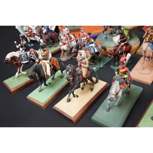 432 - Collection of various diecast and metal figures to include examples from DelPrado and Britains featu... 