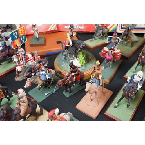 432 - Collection of various diecast and metal figures to include examples from DelPrado and Britains featu... 