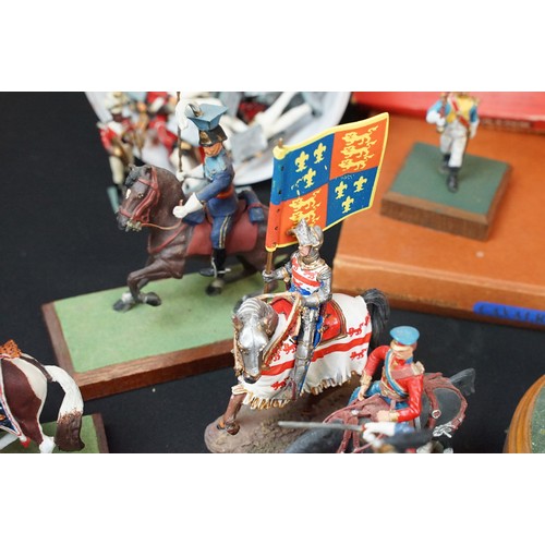 432 - Collection of various diecast and metal figures to include examples from DelPrado and Britains featu... 