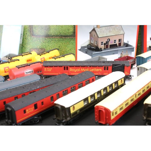 37 - Collection of Hornby OO gauge model rail items to include locomotives, wagons, items of rolling stoc... 