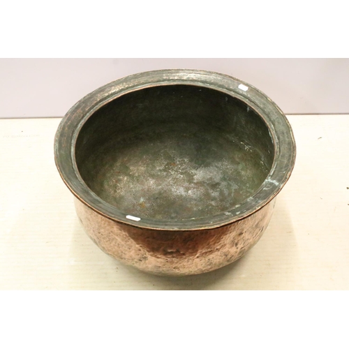 118 - Large hammered copper pot / log basket, 52cm diameter x 28cm high