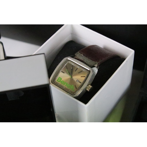 200 - A collection of contemporary and vintage wristwatches to include Casio, Bench and Pulsar examples to... 