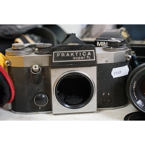 159 - Collection of analogue and digital cameras and photographic accessories to include Canon AE-1, Olymp... 