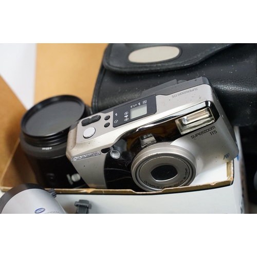 159 - Collection of analogue and digital cameras and photographic accessories to include Canon AE-1, Olymp... 