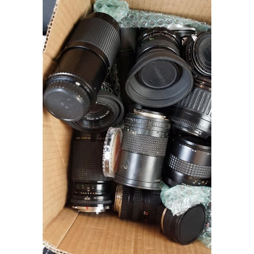 178 - Very large quantity of lenses of prime and zoom lenses featuring brands Canon, Olympus, Minolta and ... 