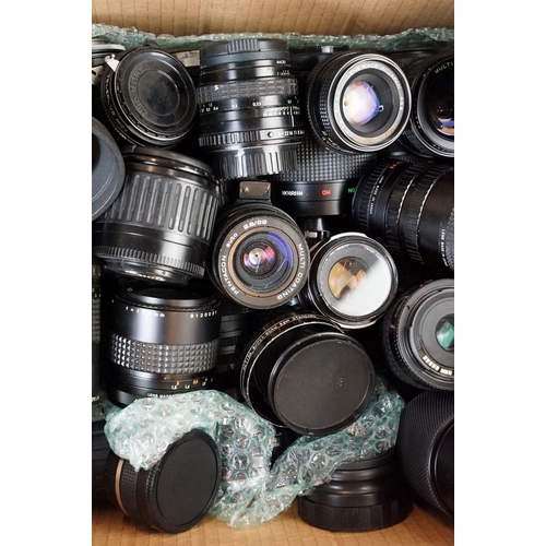 178 - Very large quantity of lenses of prime and zoom lenses featuring brands Canon, Olympus, Minolta and ... 