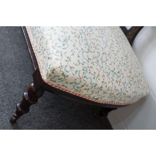 613 - 19th Century Victorian chaise longue having an oak frame with scrolled back rest, galleried back and... 