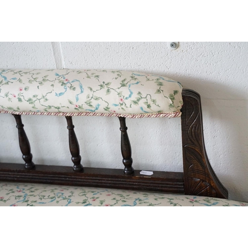 613 - 19th Century Victorian chaise longue having an oak frame with scrolled back rest, galleried back and... 