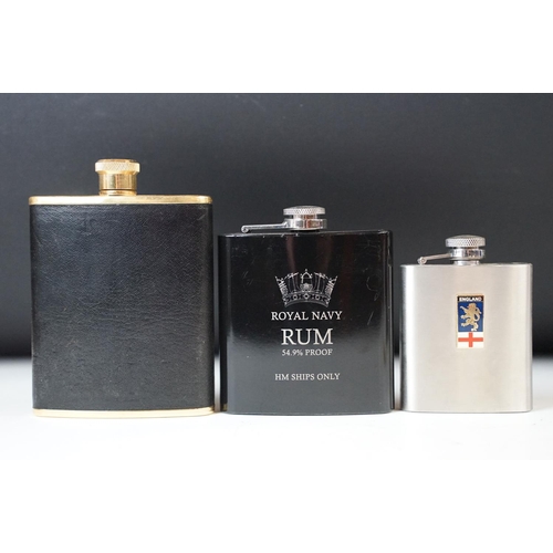 75 - Collectors selection of Rum memorabilia to include a Pusser's flagon, two medium Lamb's 100 Navy Rum... 