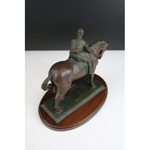 112 - Set of 4 racehorses and jockeys, 'The outsider takes base', The Juliana Collection and an award for ... 